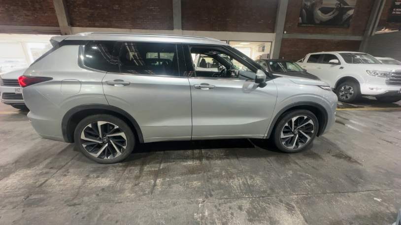 Mitsubishi Outlander 2.5 Gls Limited P 4x4 At 5p año 2025