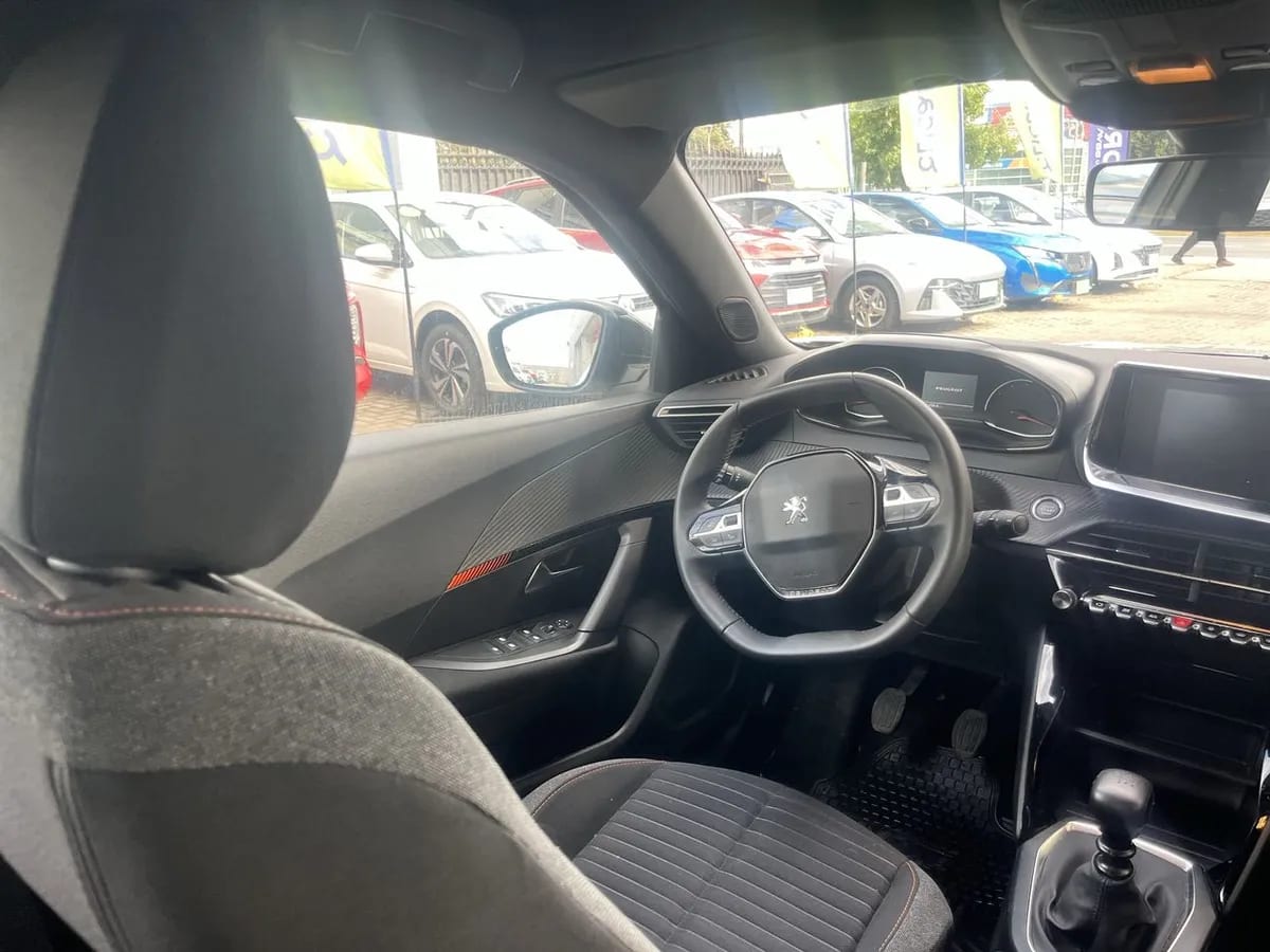Peugeot 2008 1.2 Active Pack Puretech 130 4x2 Mt 5p año 2024