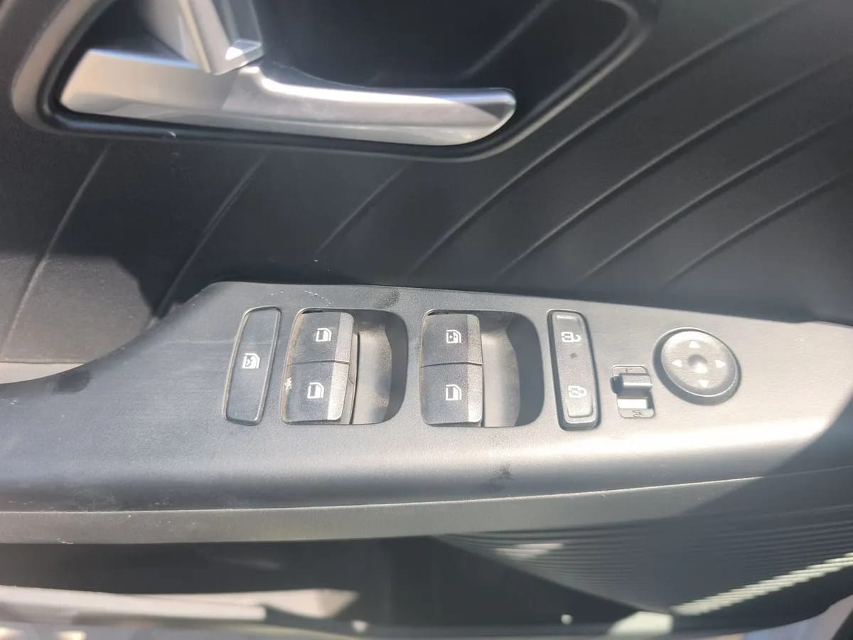 Hyundai Accent 1.5 Plus 4x2 At 4p año 2025