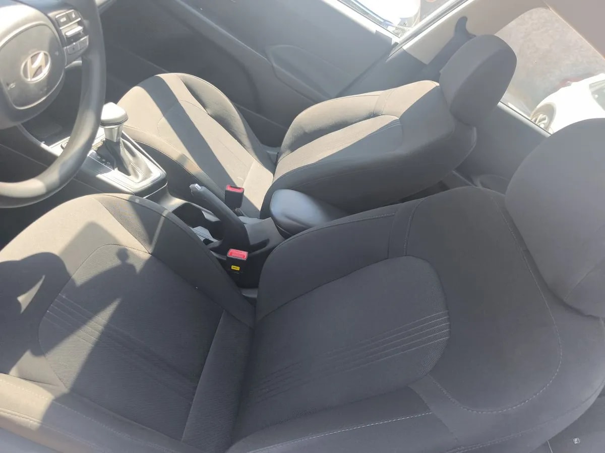 Hyundai Accent 1.5 Plus 4x2 At 4p año 2025