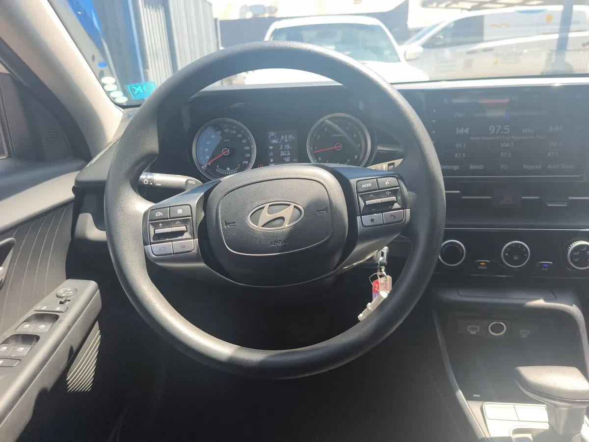 Hyundai Accent 1.5 Plus 4x2 At 4p año 2025