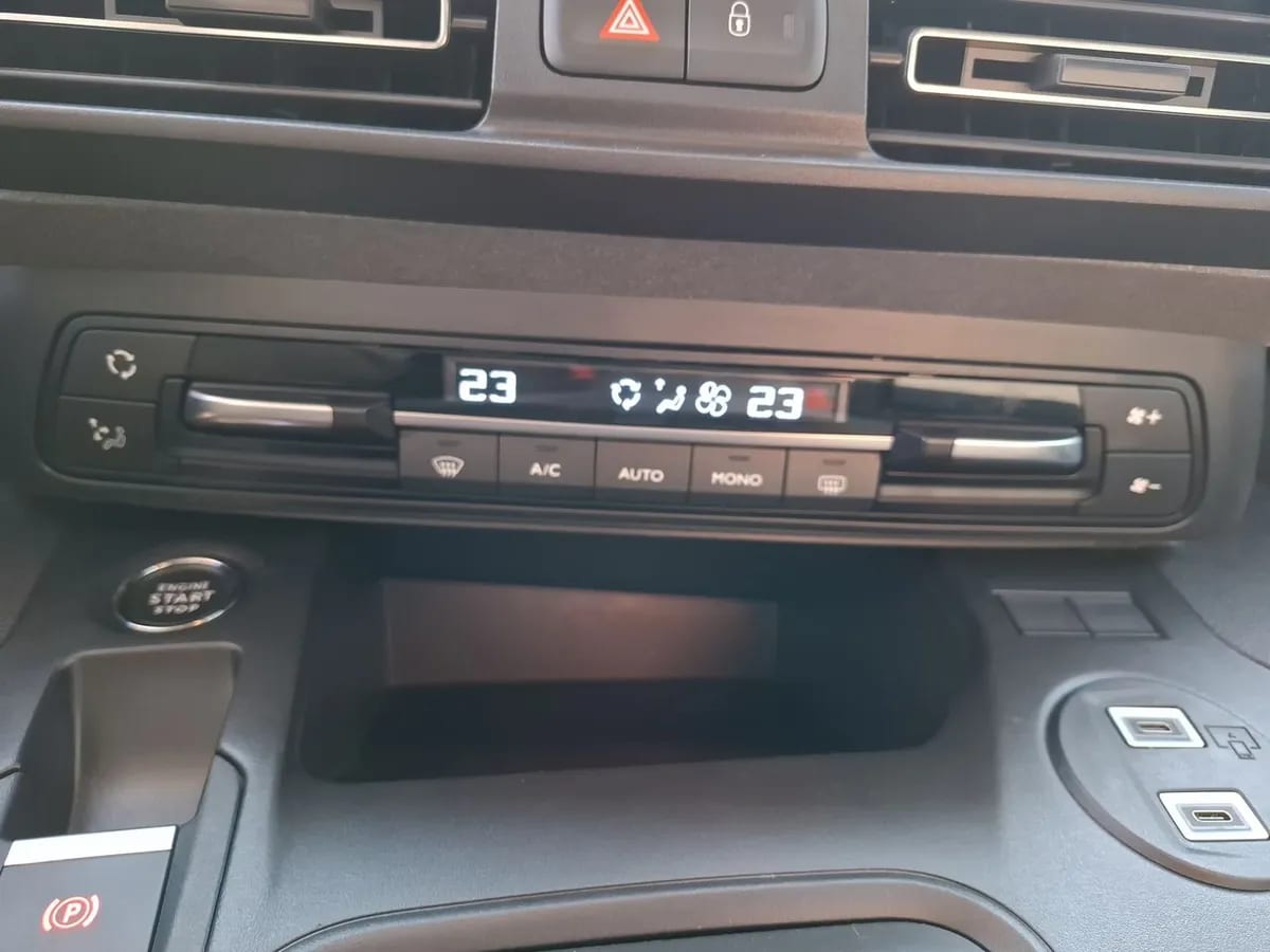 Peugeot Rifter 1.2 Mca Allure Puretech 130 4x2 Eat8 5p año 2026