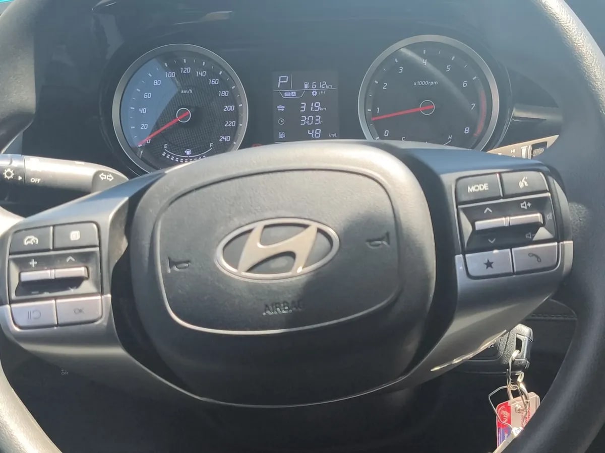 Hyundai Accent 1.5 Plus 4x2 At 4p año 2025