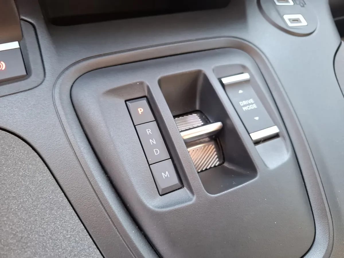 Peugeot Rifter 1.2 Mca Allure Puretech 130 4x2 Eat8 5p año 2026