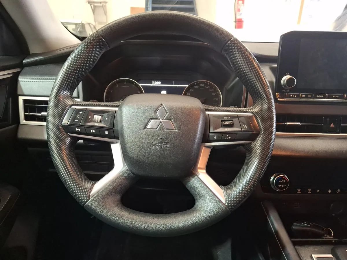 Mitsubishi Outlander 2.5 Gl P 4x2 At 5p año 2024