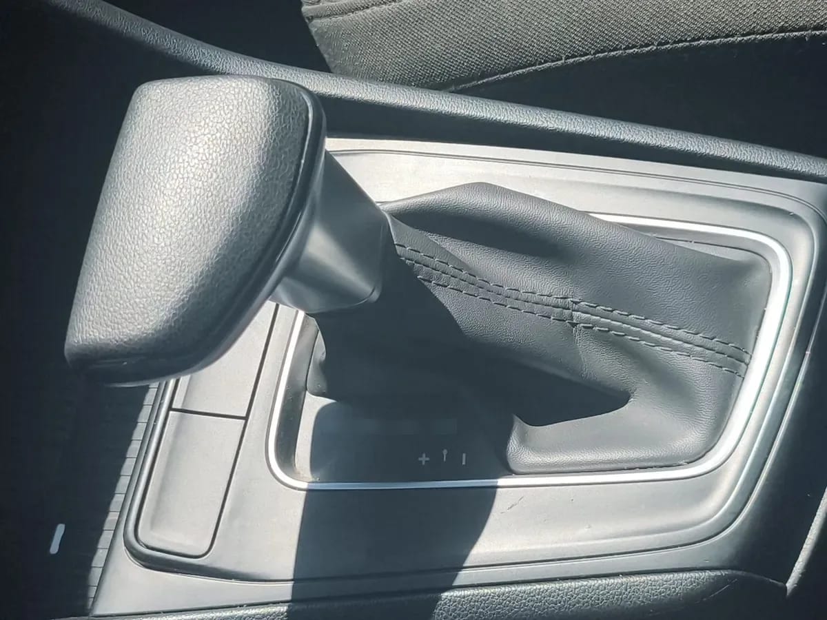Hyundai Accent 1.5 Plus 4x2 At 4p año 2025