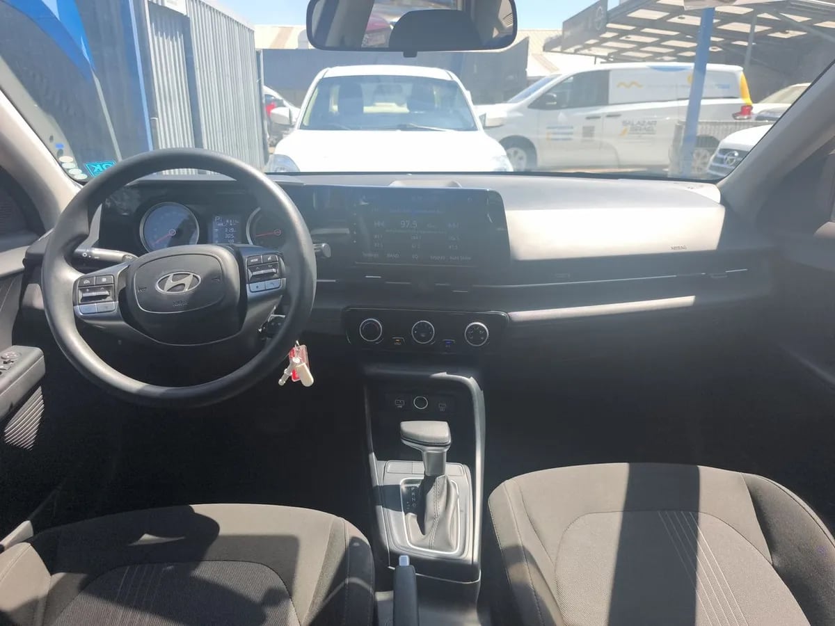 Hyundai Accent 1.5 Plus 4x2 At 4p año 2025