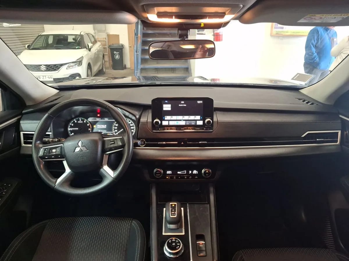 Mitsubishi Outlander 2.5 Gl P 4x2 At 5p año 2024