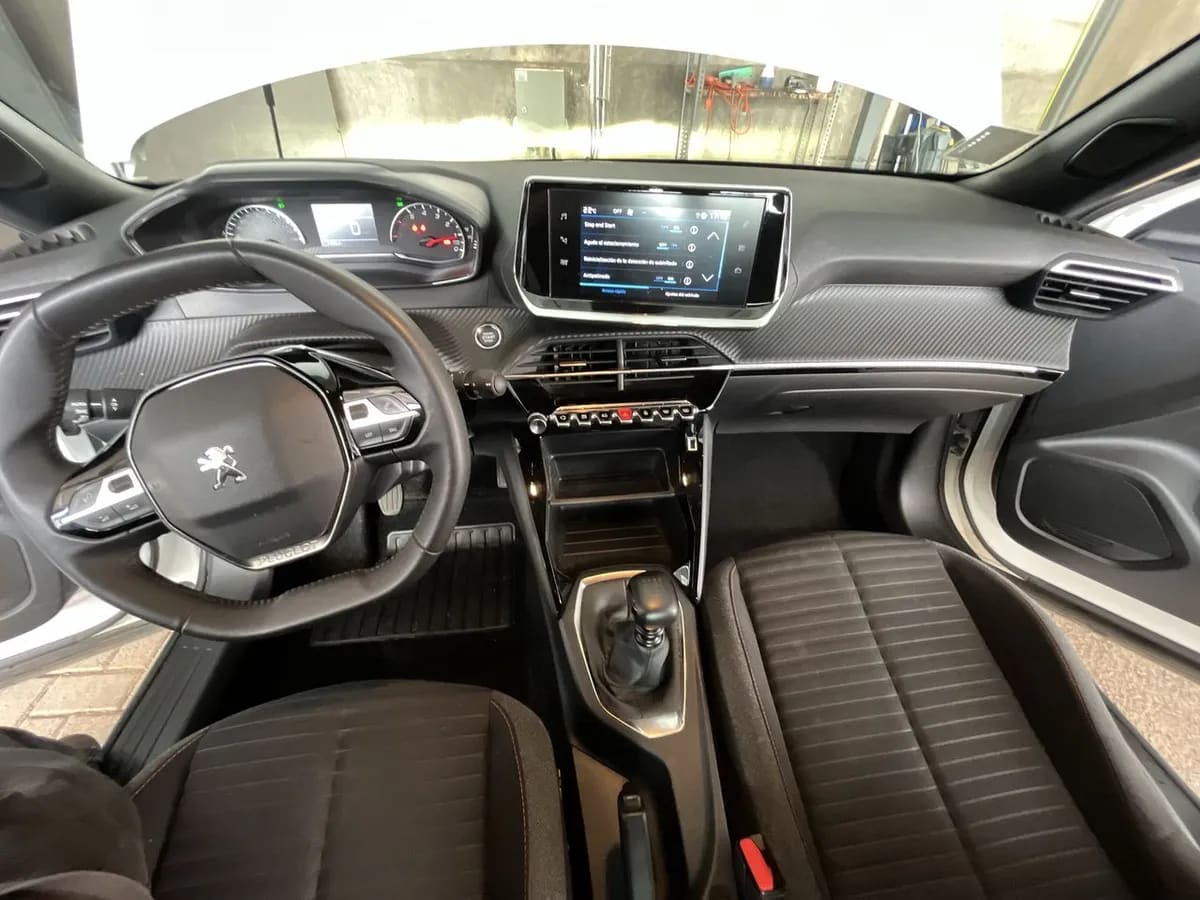 Peugeot 2008 1.2 Active Pack Puretech 130 4x2 Mt 5p año 2024