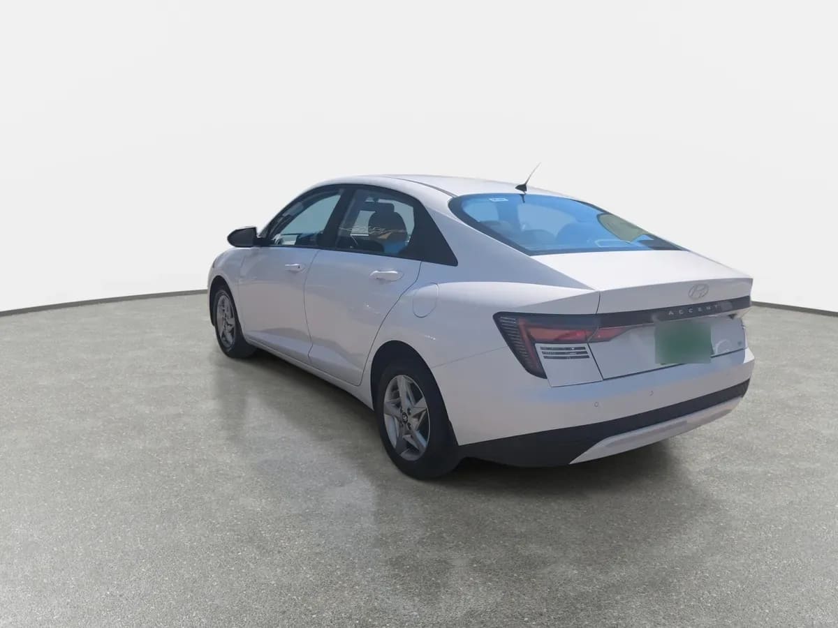 Hyundai Accent 1.5 Plus 4x2 At 4p año 2025