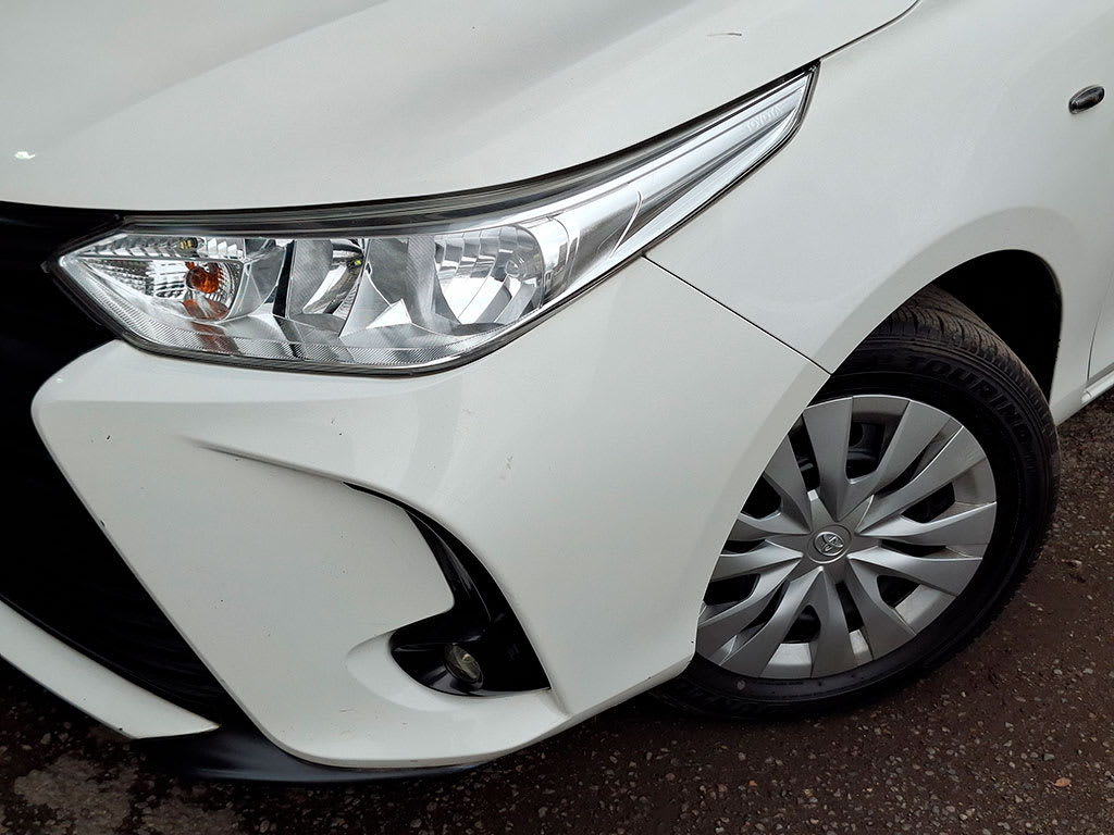 Toyota Yaris Sedan 1.5 Xli C año 2022
