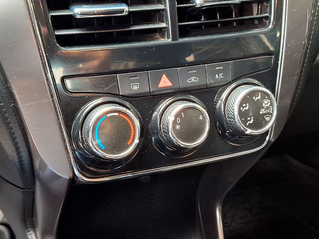 Toyota Yaris Sedan 1.5 Xli C año 2022