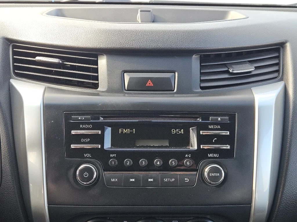 Nissan Navara Dc 4x2 2.3tdi Se año 2022
