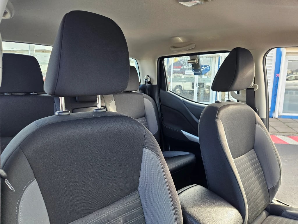 Nissan Navara Dc 4x2 2.3tdi Se año 2022