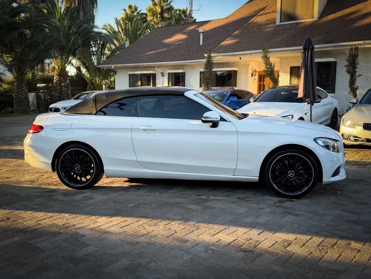 MERCEDES BENZ C200 2.0 Cabriolet At año 2017