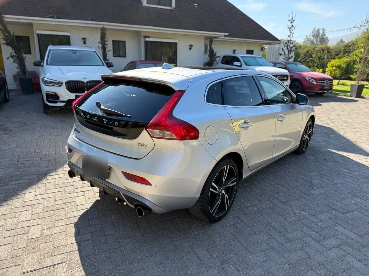 VOLVO V40 1.6 T4 R-Design Mt año 2018