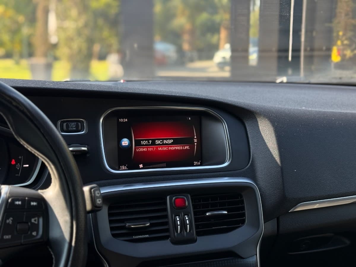 VOLVO V40 1.6 T4 R-Design Mt año 2018