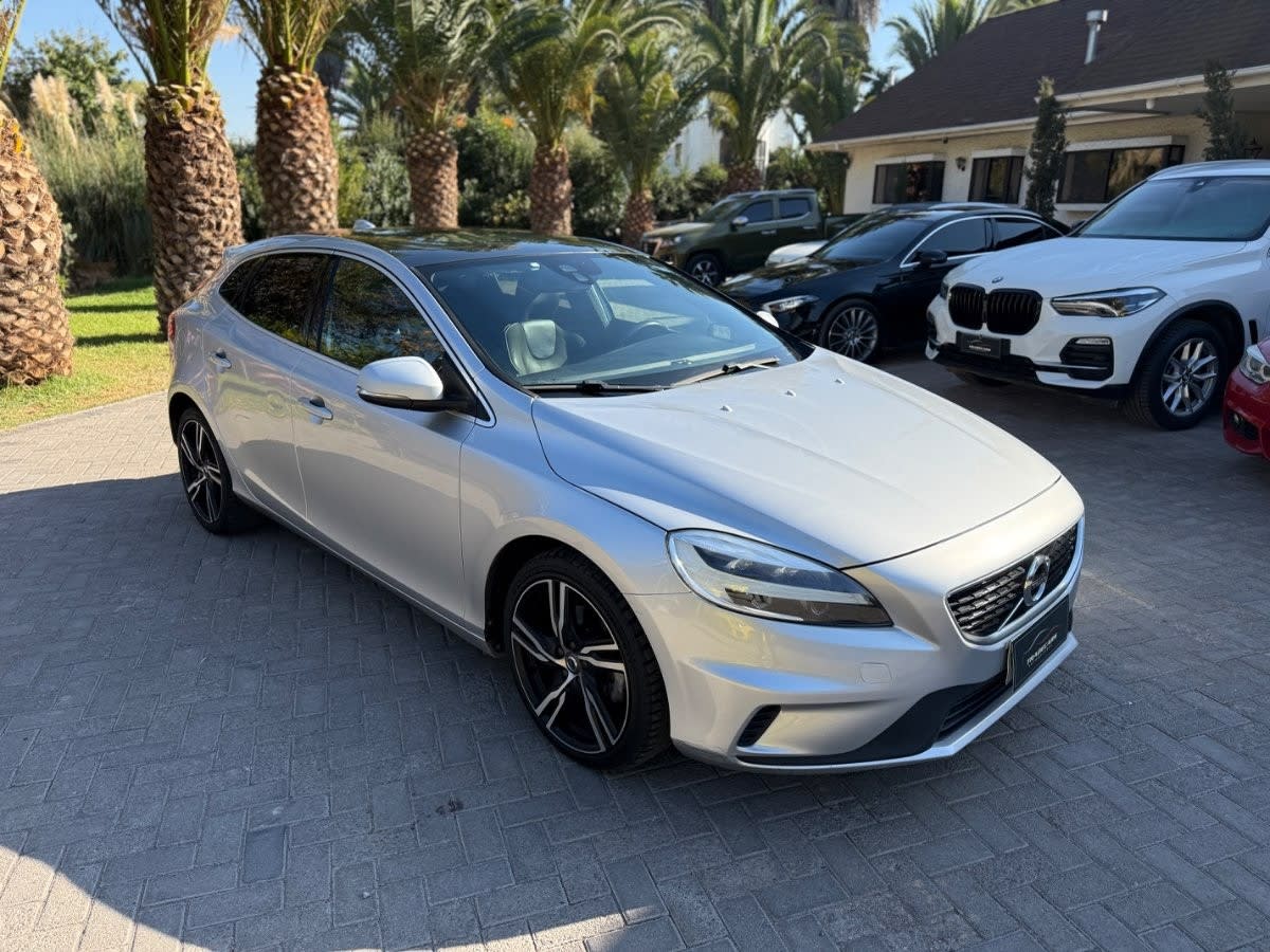 VOLVO V40 1.6 T4 R-Design Mt año 2018