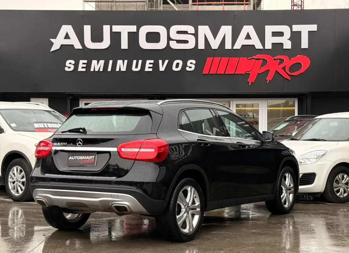 MERCEDES BENZ GLA200 1.6 At año 2017