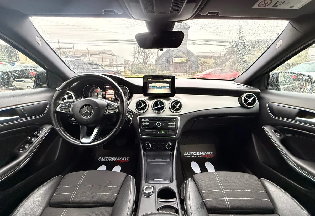 MERCEDES BENZ GLA200 1.6 At año 2017
