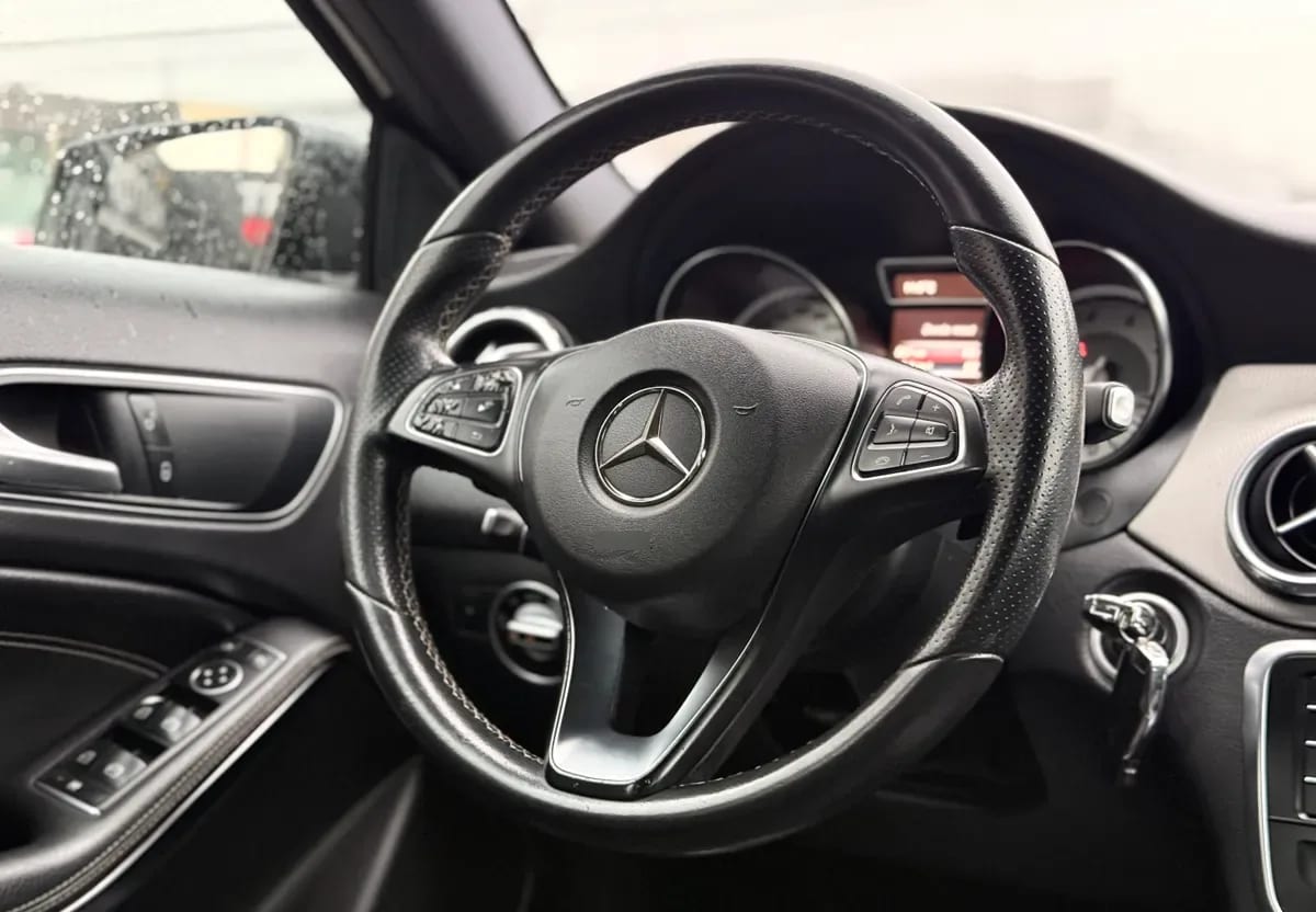 MERCEDES BENZ GLA200 1.6 At año 2017