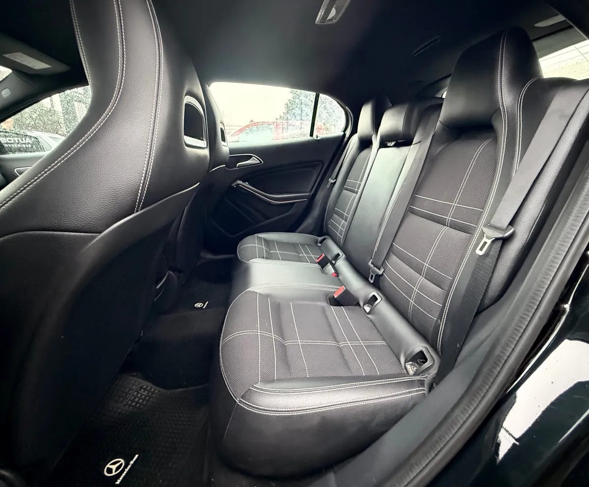 MERCEDES BENZ GLA200 1.6 At año 2017