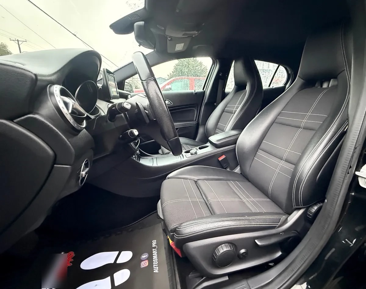 MERCEDES BENZ GLA200 1.6 At año 2017