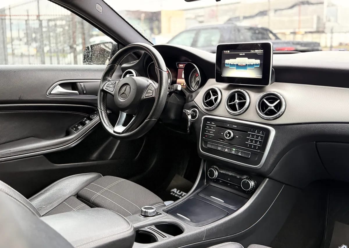 MERCEDES BENZ GLA200 1.6 At año 2017