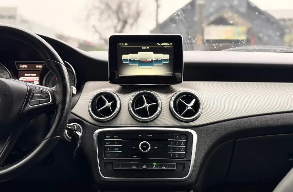 MERCEDES BENZ GLA200 1.6 At año 2017