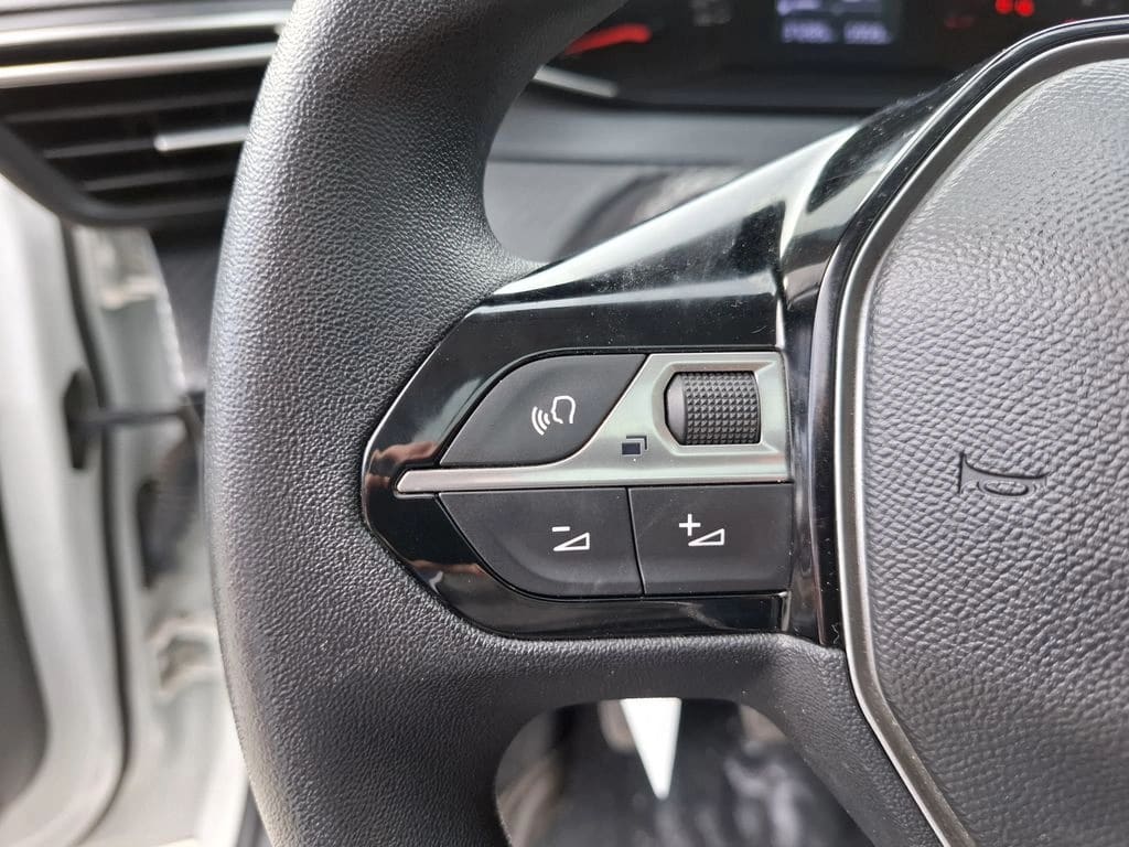 Peugeot 208 1.2 Style Puretech 75 4x2 Mt 5p año 2023