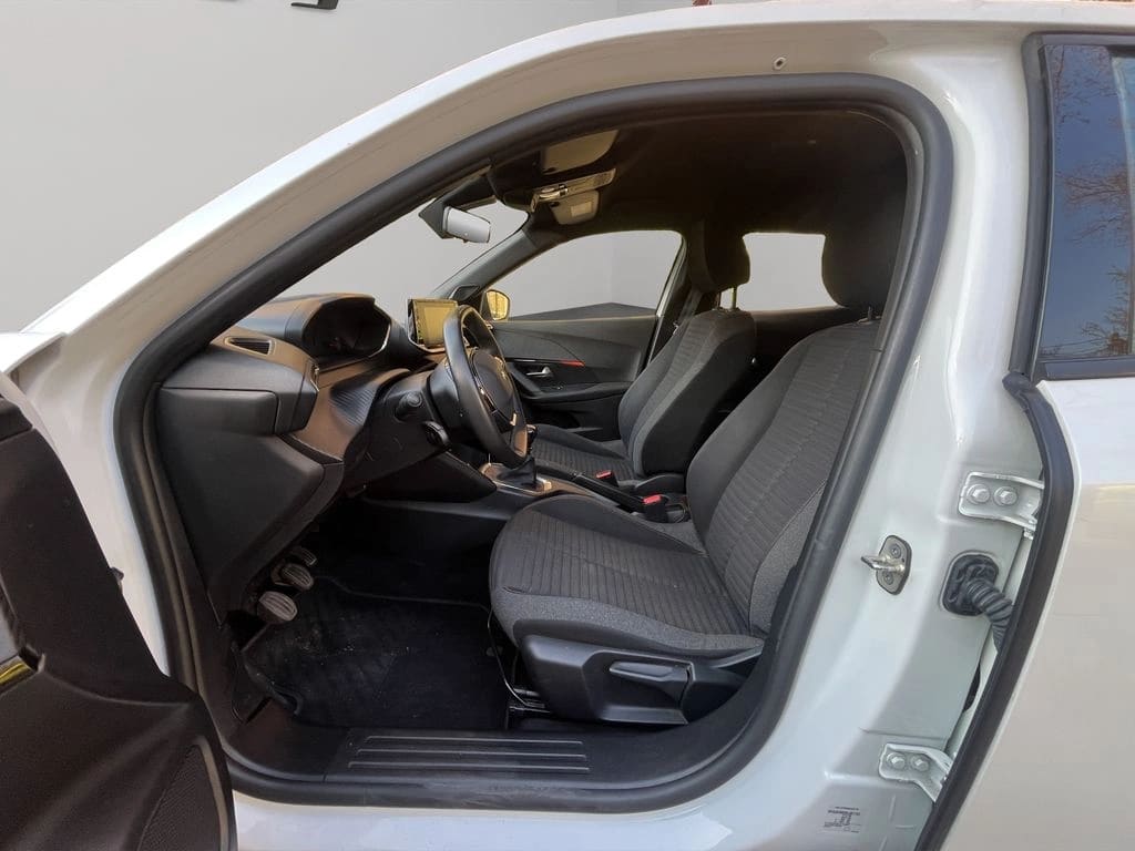 Peugeot 2008 1.2 Active Puretech 130 4x2 Mt 5p año 2023