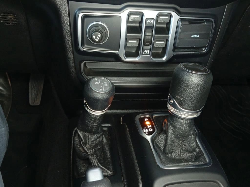 Jeep Wrangler 3.6 Unlimited Sport 4x4 At 5p año 2021
