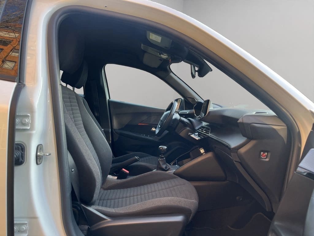 Peugeot 2008 1.2 Active Puretech 130 4x2 Mt 5p año 2023