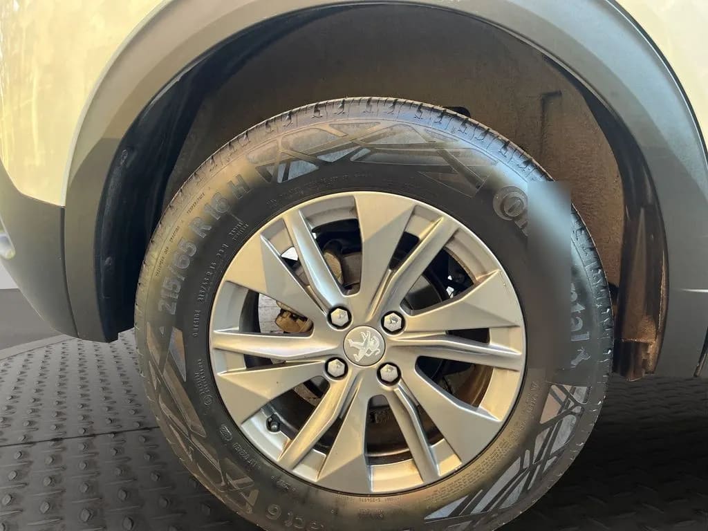 Peugeot 2008 1.2 Active Puretech 130 4x2 Mt 5p año 2023