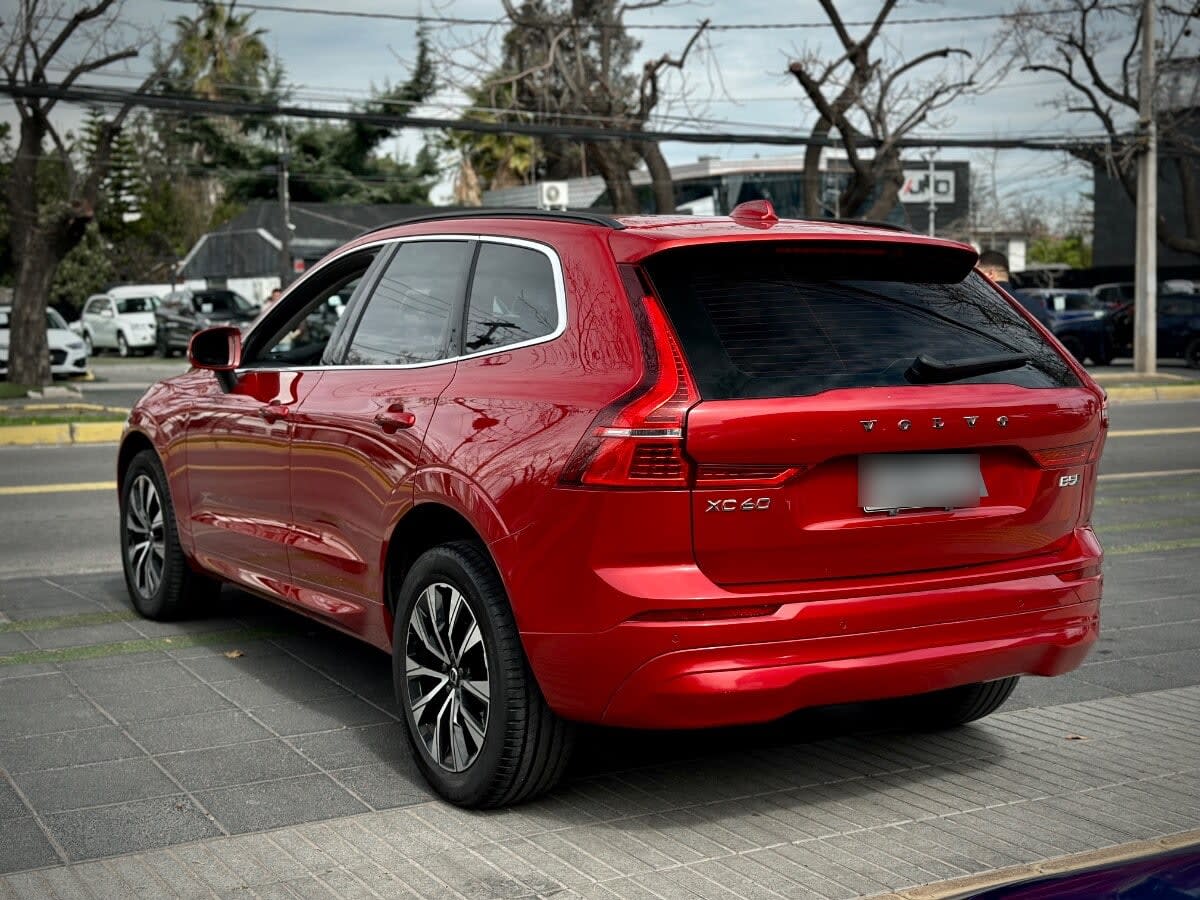Volvo Xc60 B5 Plus Hybrid año 2024