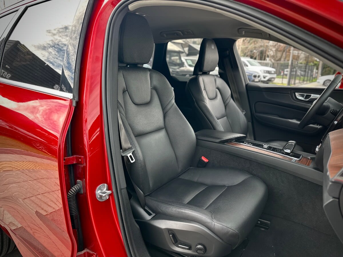 Volvo Xc60 B5 Plus Hybrid año 2024
