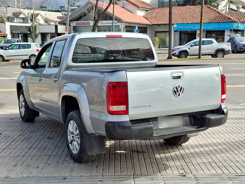 Volkswagen Amarok 2.0 Confortline 4x2 año 2023