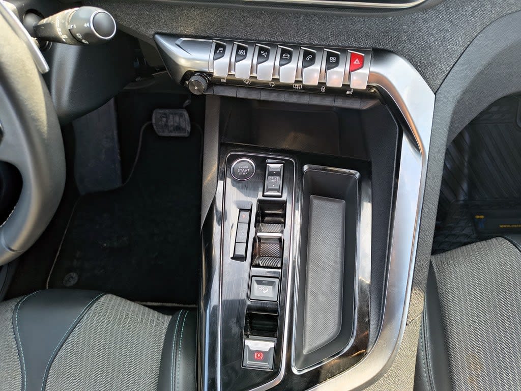 Peugeot 5008 1.6 Allure Pack año 2024