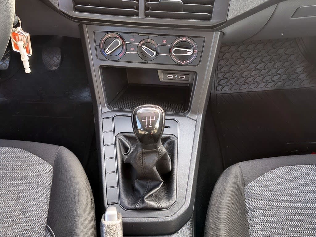 Volkswagen Polo Confortline 1.6 Gasolina 4x2 T/m año 2025