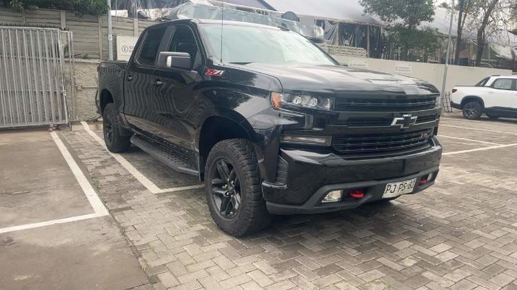 Chevrolet Silverado 5.3 Lt Trailboss Z71 4x4 At 4p año 2021