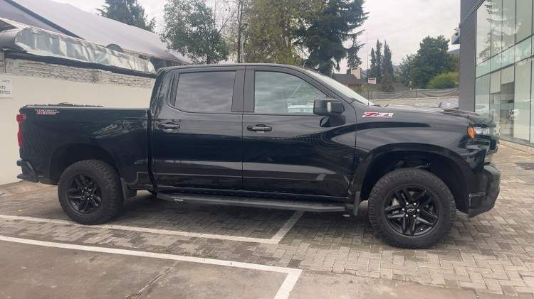 Chevrolet Silverado 5.3 Lt Trailboss Z71 4x4 At 4p año 2021