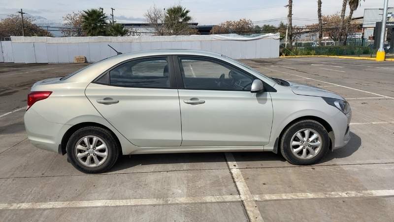 Hyundai Verna 1.4 Cb Plus 4x2 Mt5 4p año 2022