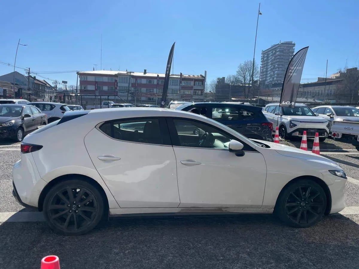 Mazda 3 2.0 S 4x2 Hb 6mt 5p año 2021