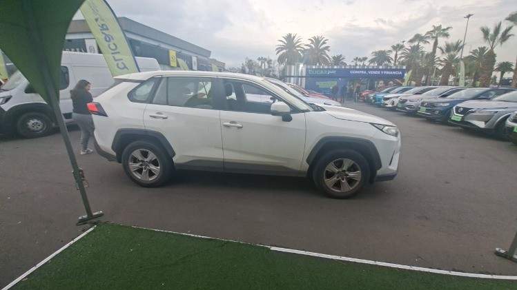 Toyota Rav 4 2.0 Le 4x2 Mt 5p año 2020