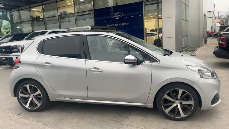 Peugeot 208 1.2 Allure Pack 4x2 110hp At6 5p año 2018