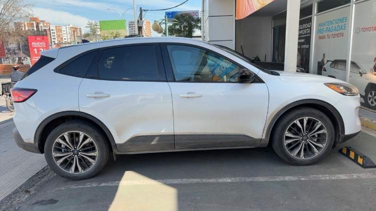 Ford Escape 2.5 Atkinson Se Hibrido Fwd At 5p año 2023