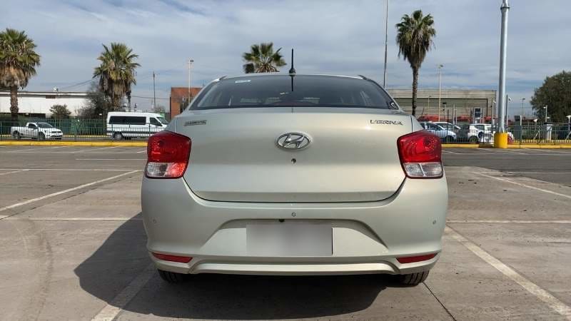 Hyundai Verna 1.4 Cb Plus 4x2 Mt5 4p año 2022
