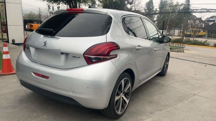 Peugeot 208 1.2 Allure Pack 4x2 110hp At6 5p año 2018