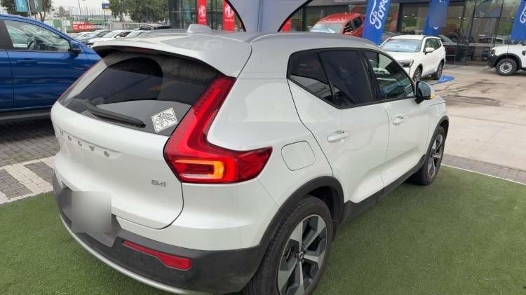 Volvo Xc40 2.0 B4 Plus Hibrido Fwd At 5p año 2024
