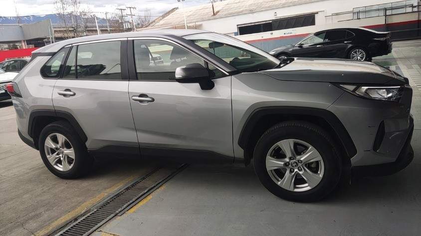 Toyota Rav 4 2.0 Le 4x2 Mt 5p año 2021